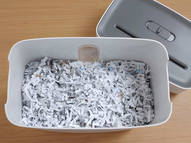 Cross cut shredding machine